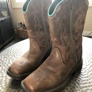 Justin cowgirl boots. Size 7 1/2 B Leather upper
